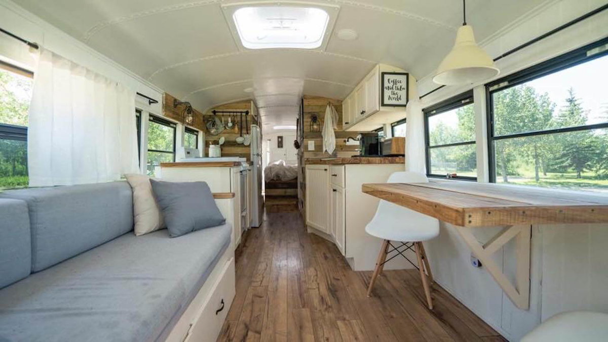 Inneneinrichtung vom Tiny Home auf Raedern