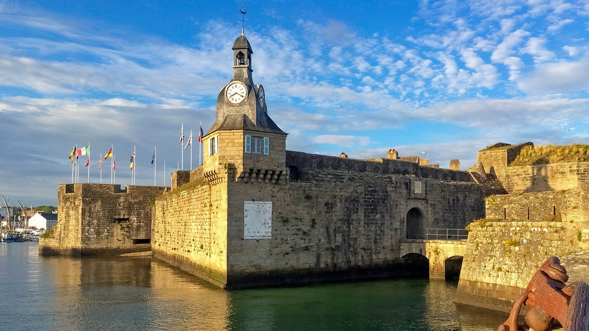 Blick auf die historische Altstadt von Concarneau in der Bretagne Foto Donatienne Guillaudeau