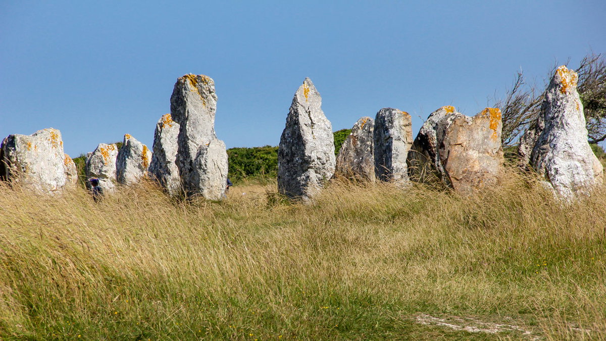 Steinreihen auf der Halbinsel Crozon in der Bretagne Foto Donatienne Guillaudeau