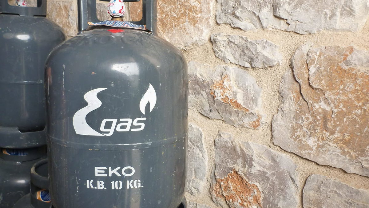 Eine graue Gasflasche in Griechenland