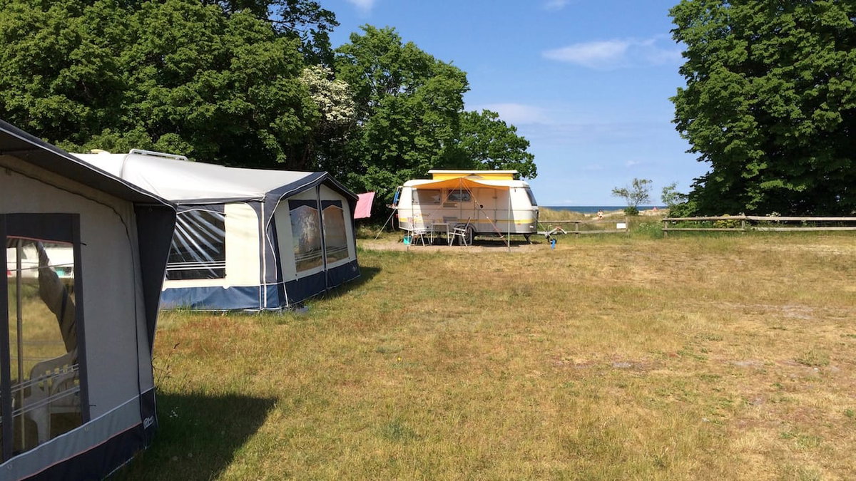 Moen Camping ist ein toller Strandcampingplatz am Meer