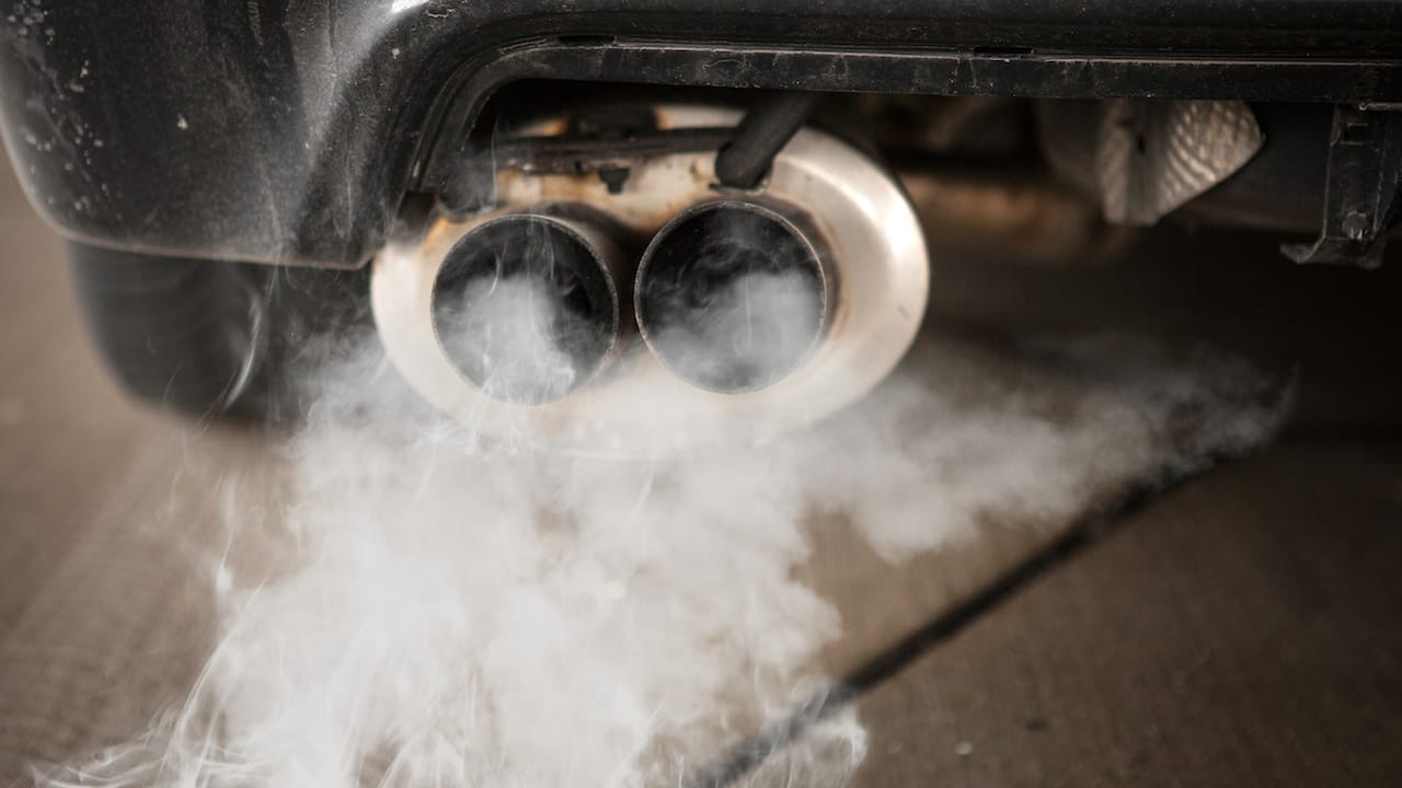 Auspuffgase zum Thema Diesel Fahrverbote fuer Wohnmobile