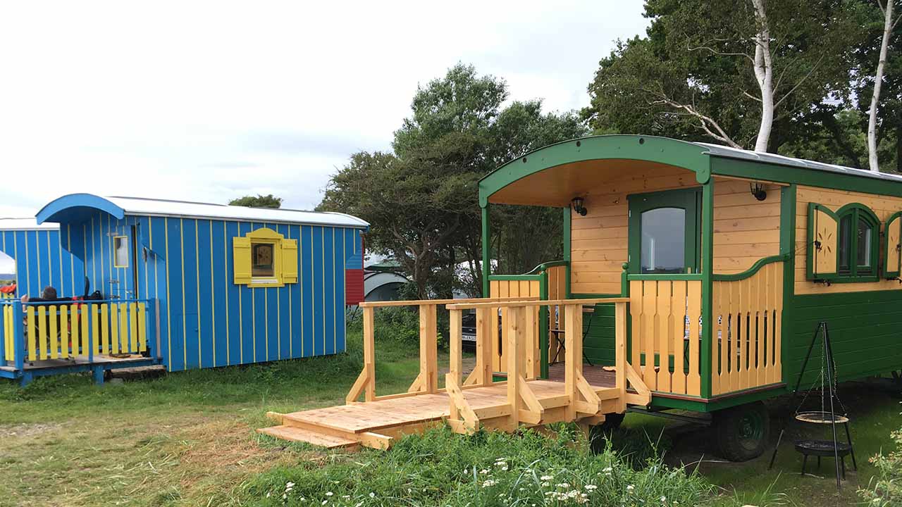 Die bunten Zauberwagen von Naturwagen & Lodges