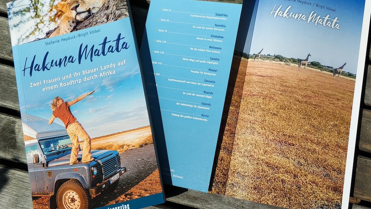 Zwei Girls auf Landrover-Tour durch Afrika: Buchvorstellung "Hakuna Matata"