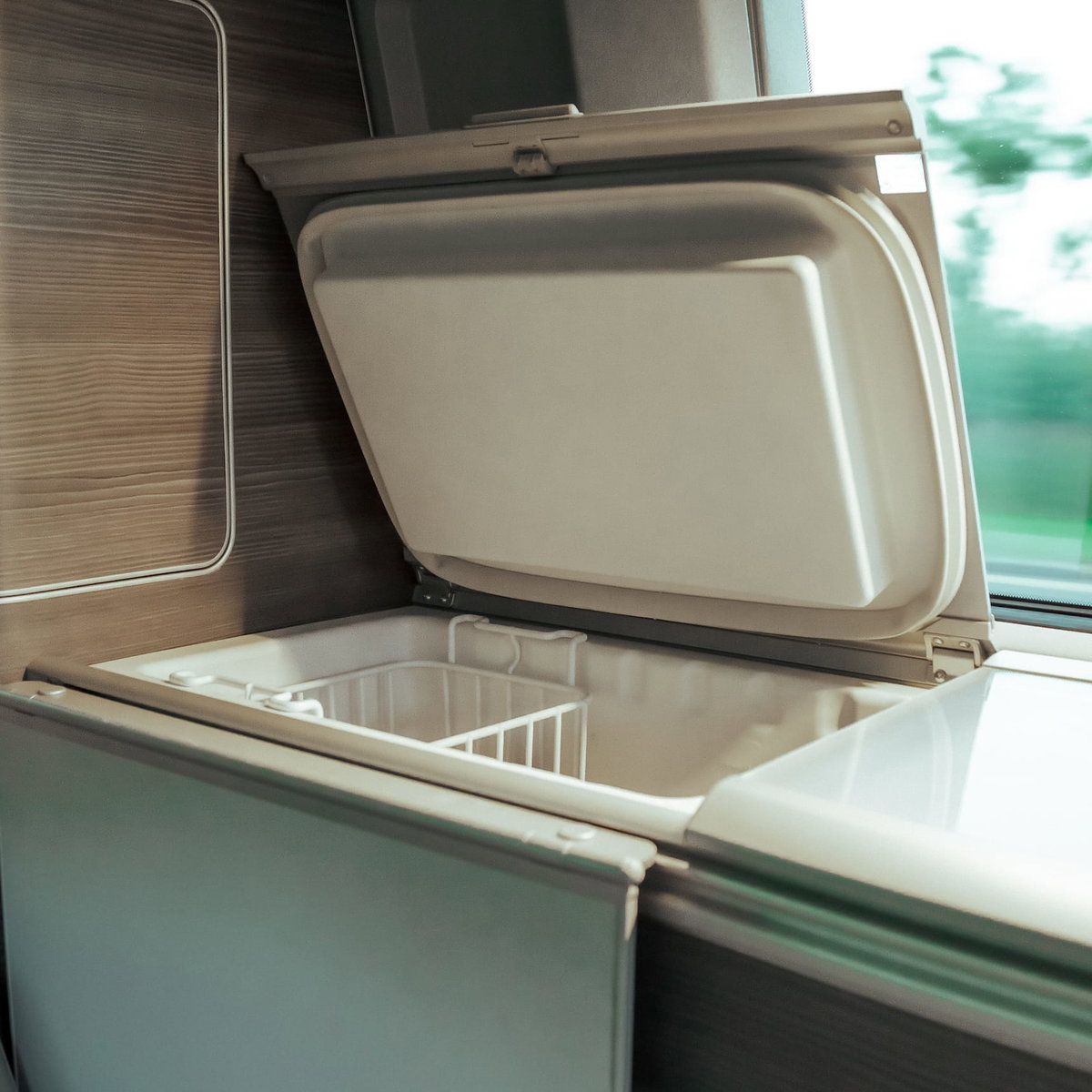 Kompressor-Kühlbox für Wohnmobil, Campingbus, Van oder Mini-Camper