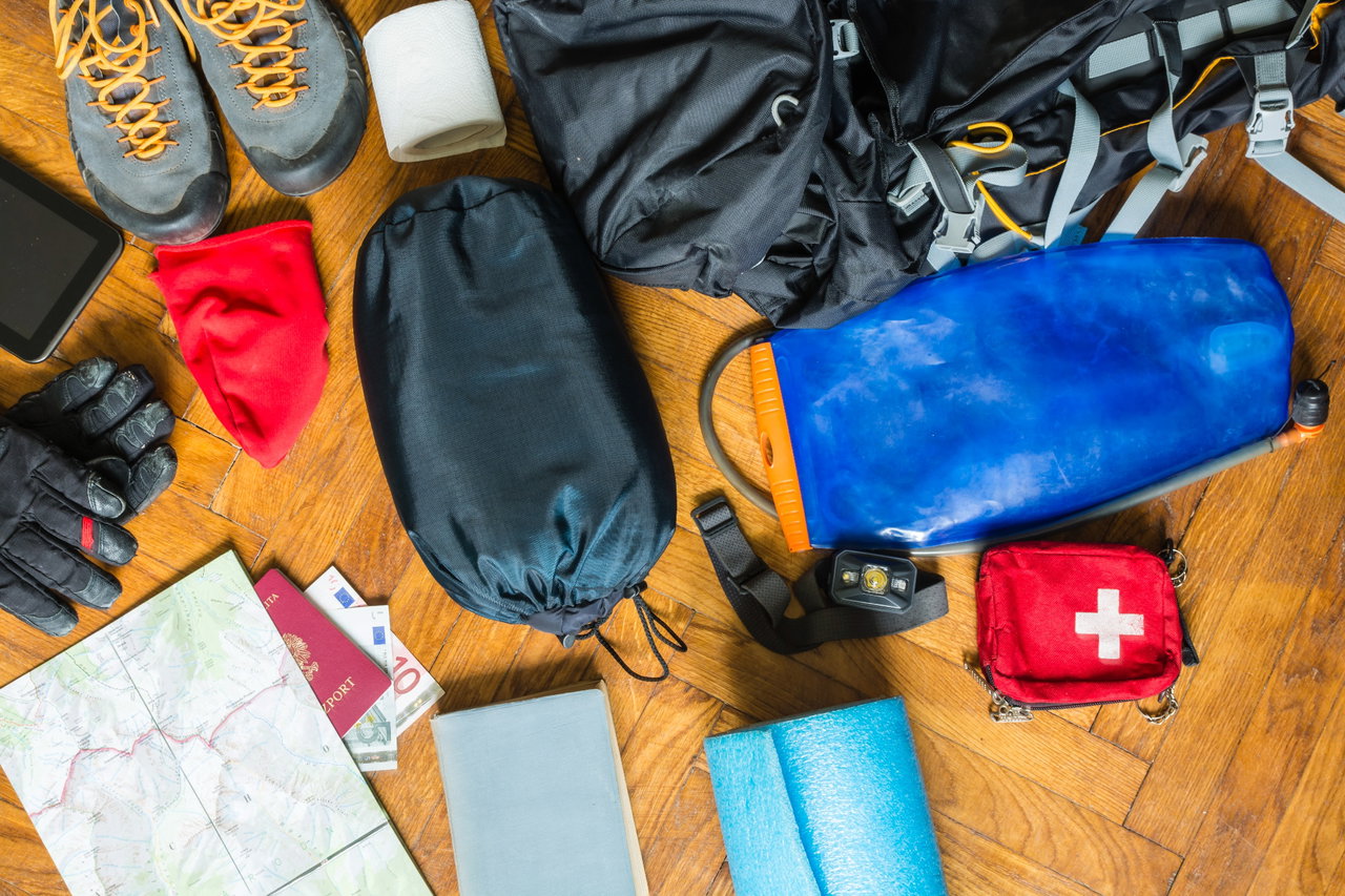 Ausrüstung Camping Gepäck - Diese Basics dürfen bei deiner Reise nicht fehlen!