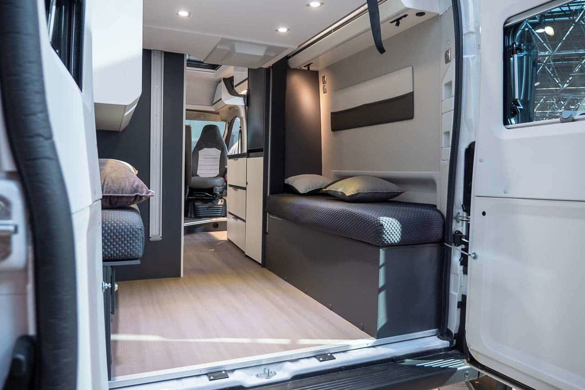 Adria TWIN 300 Wohn-, Schlafbereich