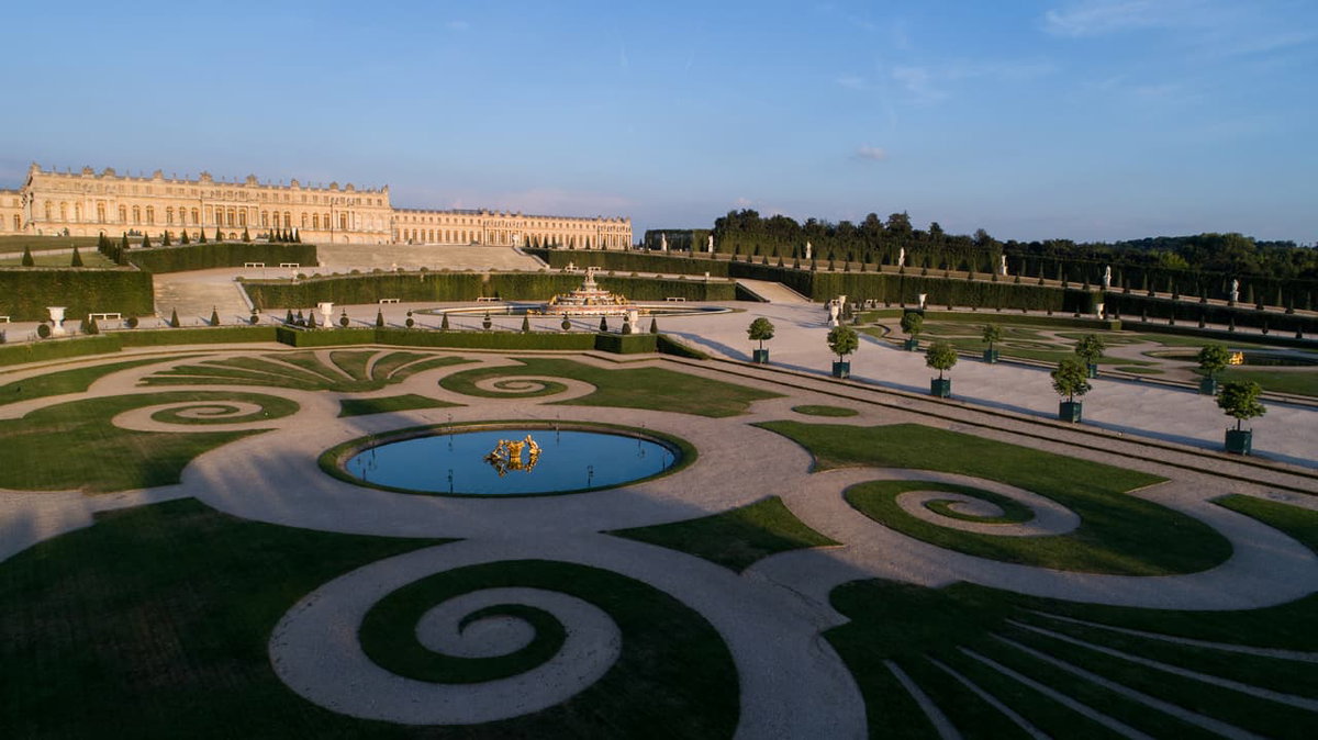 Camping Frankreich Herrschaftlicher Garten mit Wasserspiel Chateau Versailles