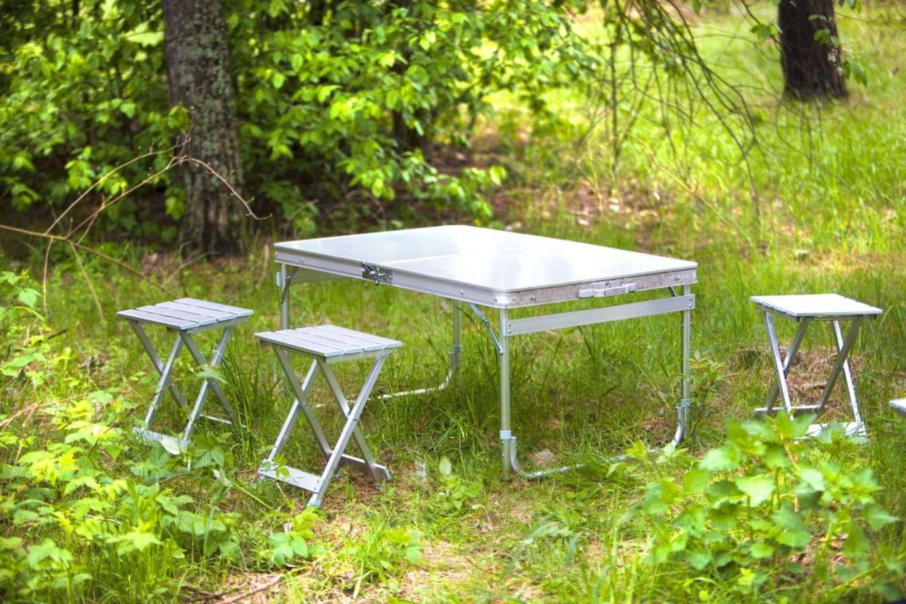 Klapptisch beim Camping