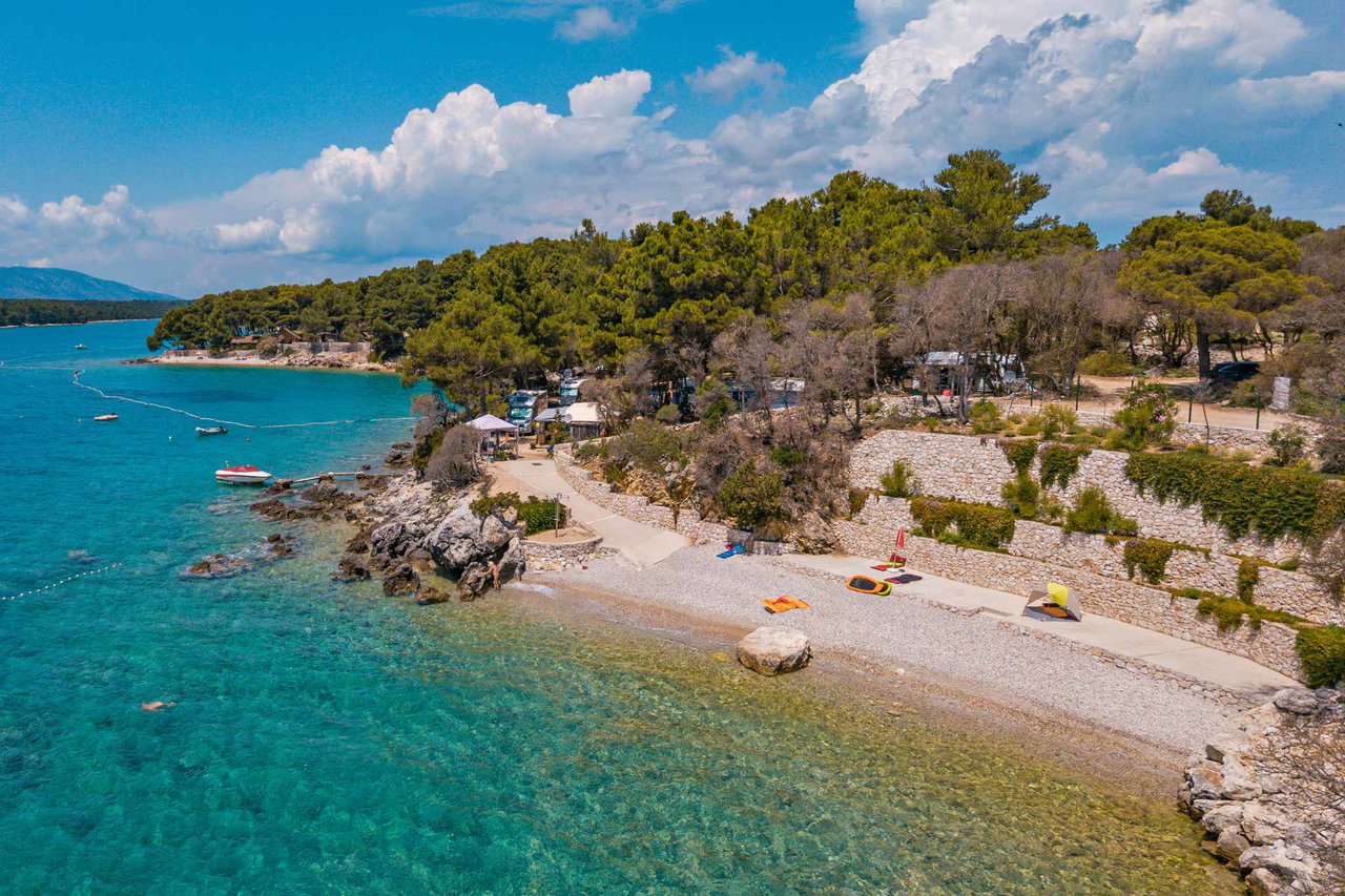 Campingplätze Kvarner Bucht - 4-Sterne-FKK-Camping im Süden der Insel Cres. © PiNCAMP