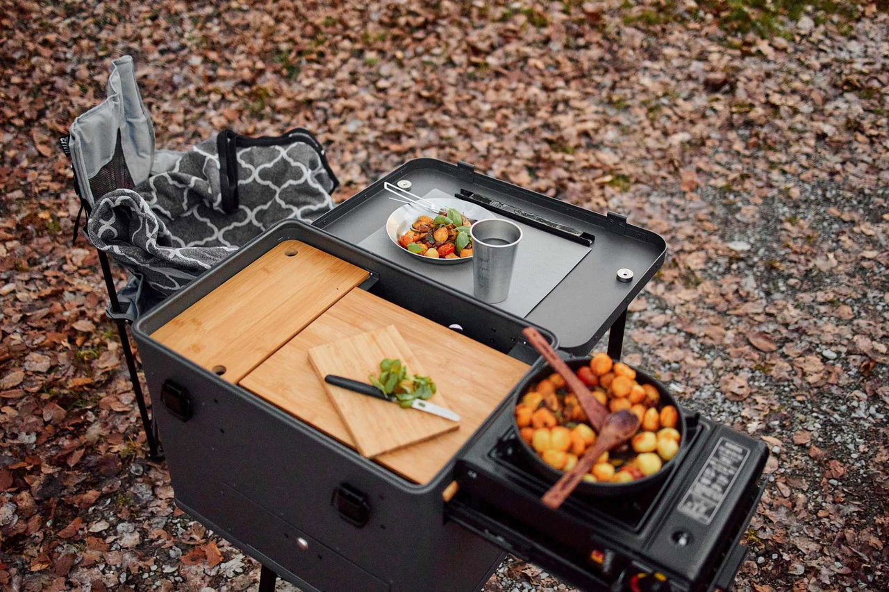 © Raphaela Schiller Layzee Kitchenbox - Die mobile Campingküche