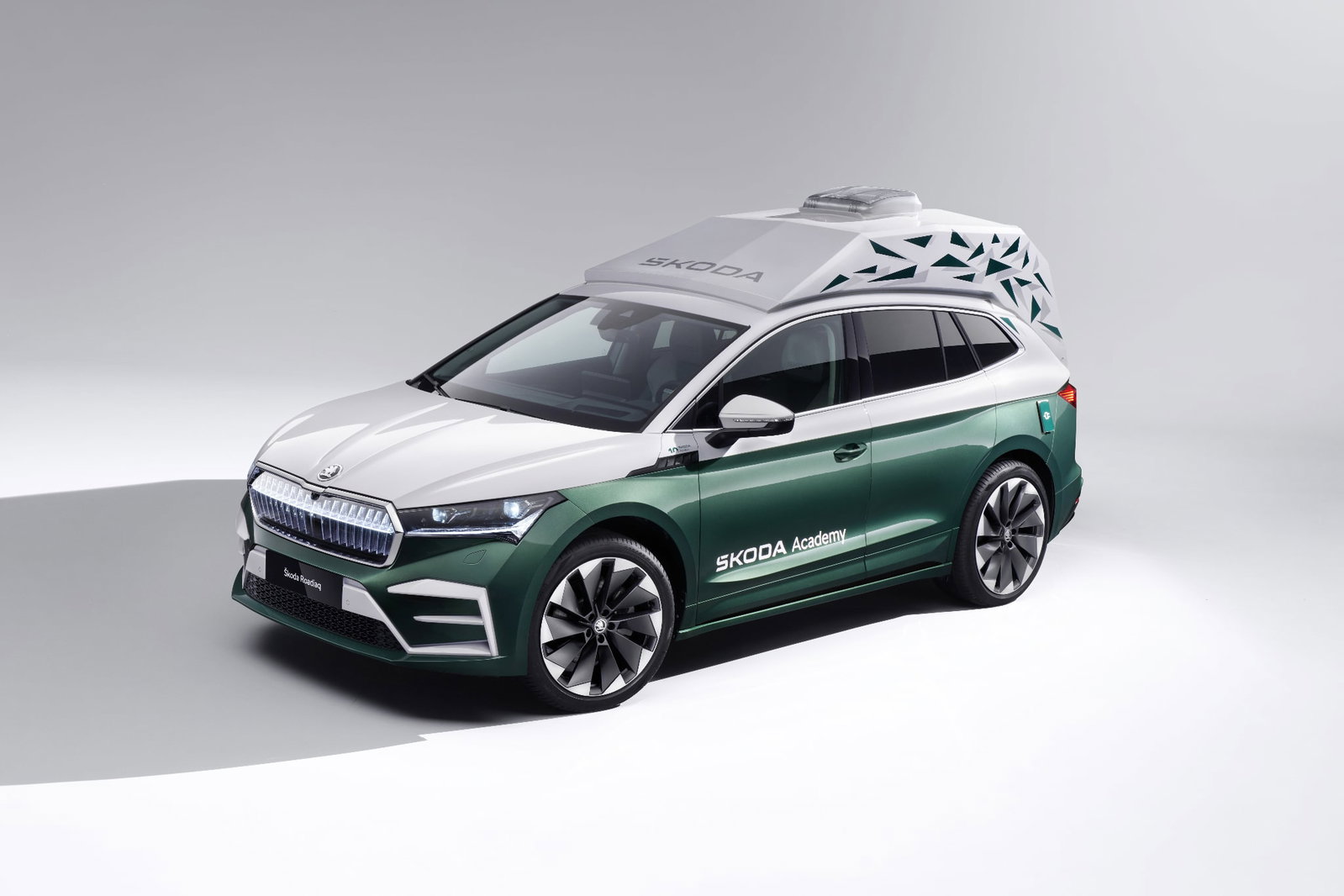 Škoda Roadiaq: Einzigartiges Campingfahrzeug mit mobilem Office als Ergebnis eines Azubiprojekts