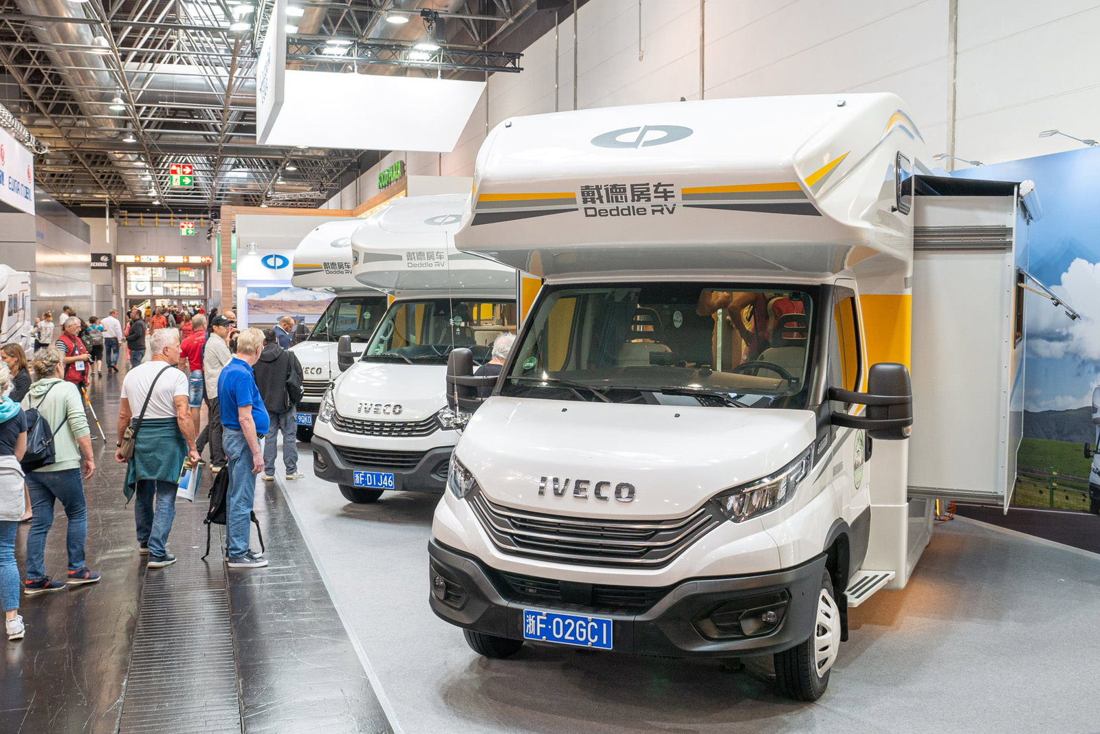Deddle RV: tres ingeniosas autocaravanas de China con portaobjetos, lavadora y proyector - ¡con visita en 360º!