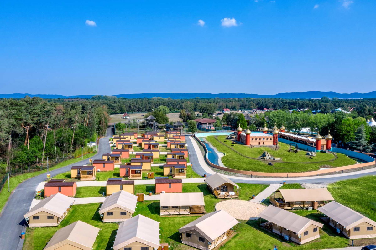 Camping Safariparks : Glamping im Safariland: Mobilheime und Lodges bieten gemütliche Übernachtungsplätze. © Safariland Stukenbrock
