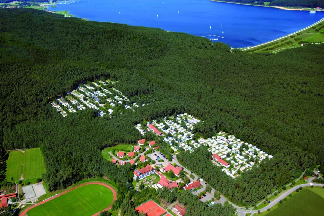 Camping am Brombachsee zwischen Strand und Wald