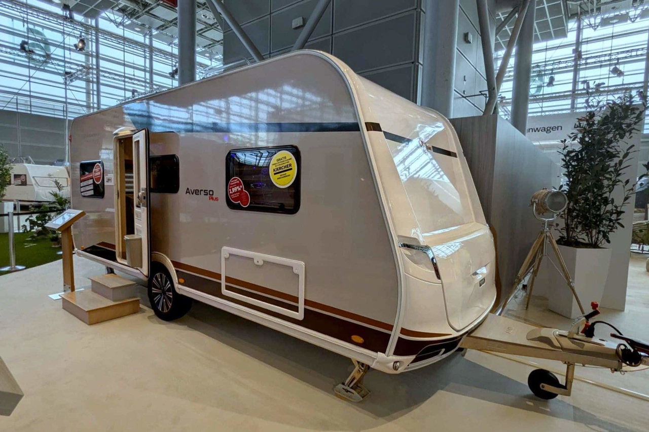 Bürstner Averso Plus 520 TL kompakter Wohnwagen für bis zu 7 Personen auf dem Caravan Salon 2024