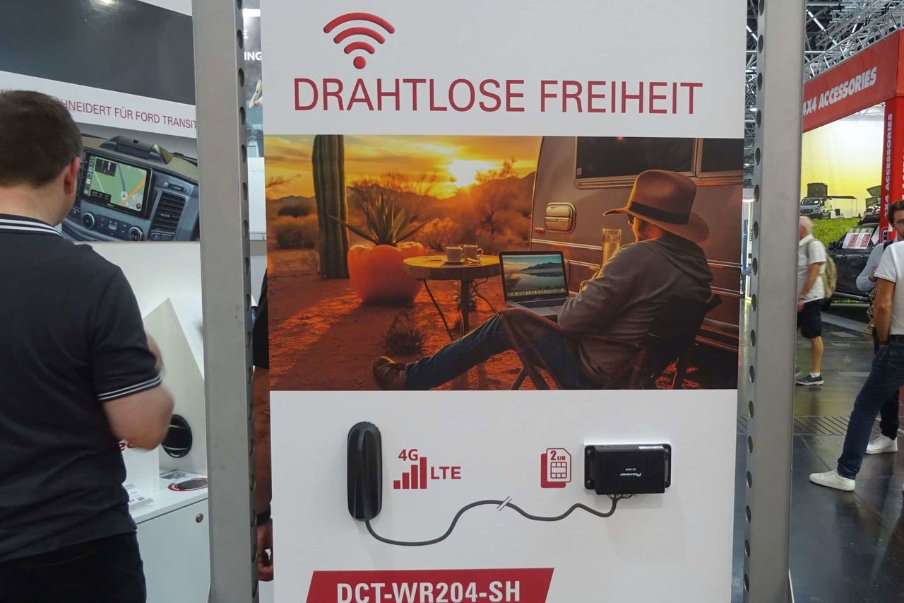Neuer WLAN Router Pioneer DCT-WR204 Wifi Router mit Antenne Caravan Salon 2024 (c) Katja Scholz