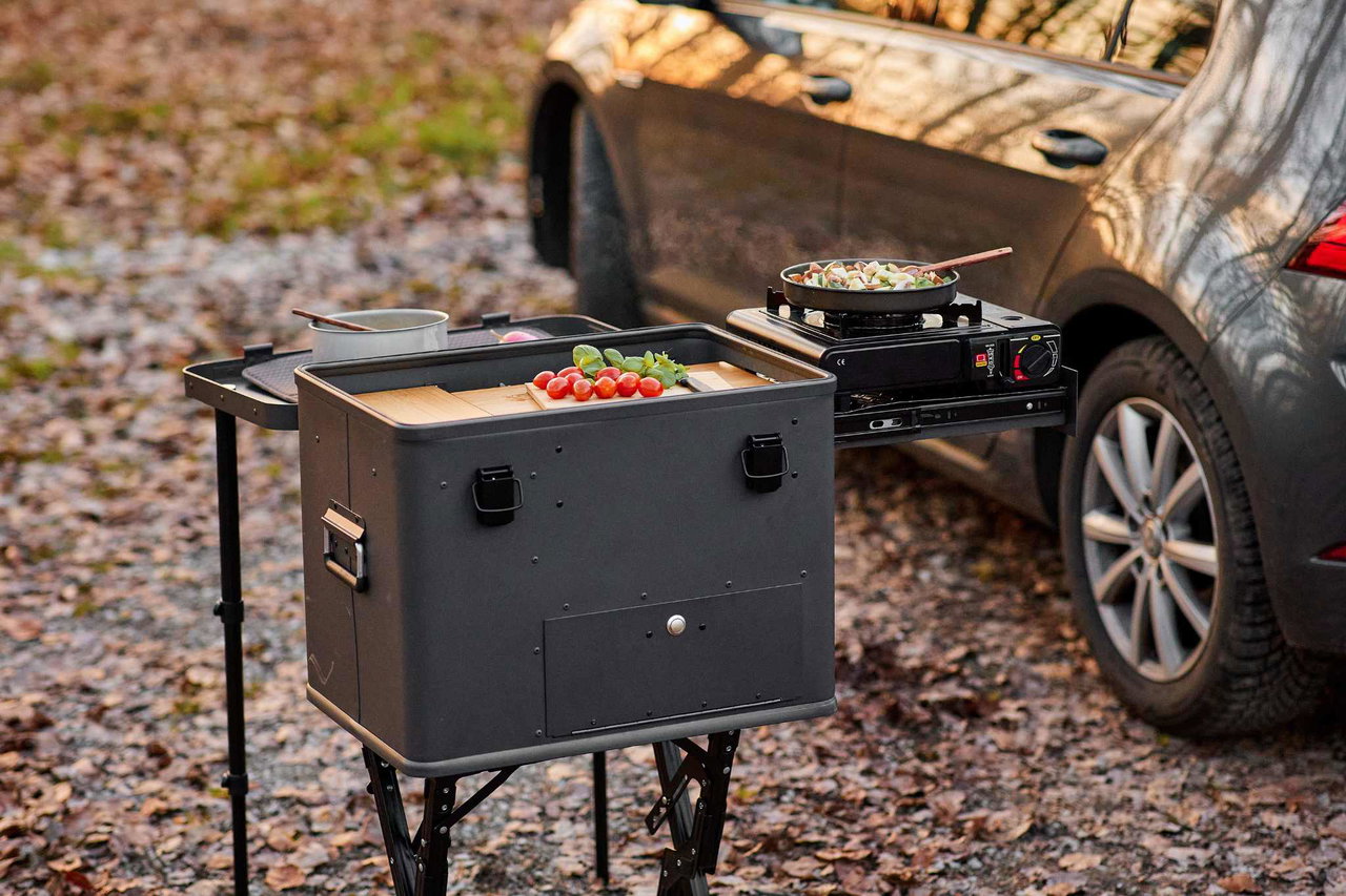Für deine individuelle Arbeitshöhe: der Kitchenbox-Ständer. © Raphaela Schiller