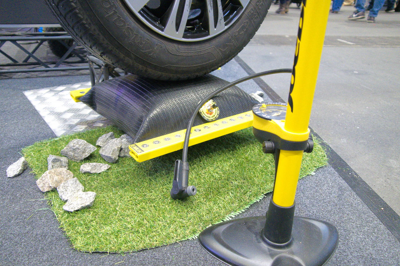 EMUK Air-Lift auf der REISEN & CARAVANING 2026